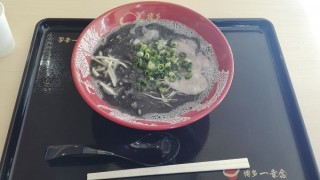 ららぽーと立川立飛で博多一幸舎の黒ラーメン食べてきた!焦がしニンニク最高!